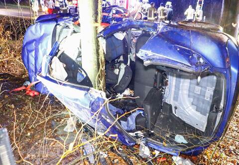 An seinem Toyota sei ein Totalschaden in Höhe von etwa 20.000 Euro entstanden.