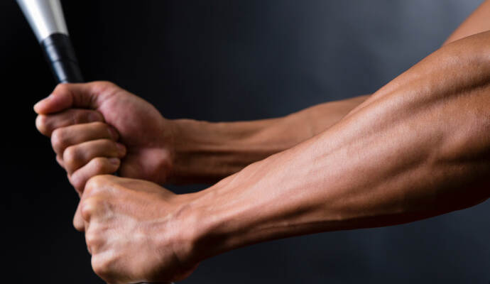 Den Mann erwarten nun mehrere Strafanzeigen unter anderem wegen tätlichen Angriffs auf Vollstreckungsbeamte, Widerstands und Bedrohung.