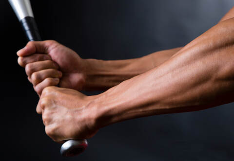 Den Mann erwarten nun mehrere Strafanzeigen unter anderem wegen tätlichen Angriffs auf Vollstreckungsbeamte, Widerstands und Bedrohung.