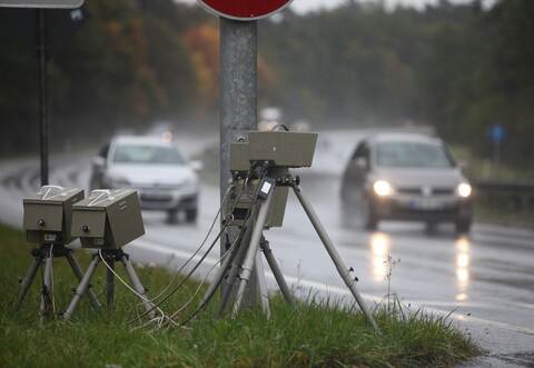 Der größte Verkehrssünder wurde dabei mit 125 Kilometer pro Stunde erwischt, obwohl auf der Strecke nur Tempo 70 erlaubt ist.