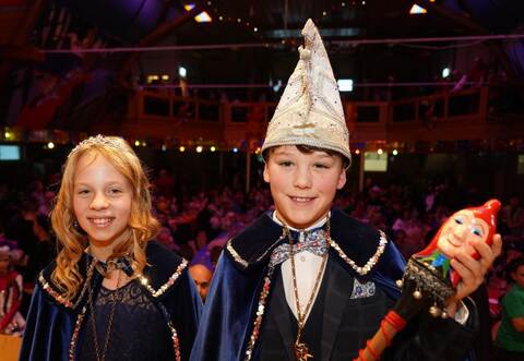 Die neuen Regenten: Bella und Felix sind beide neun Jahre und freuen sich, mit der „Fledermaus“ in die fünfte Jahreszeit zu starten.