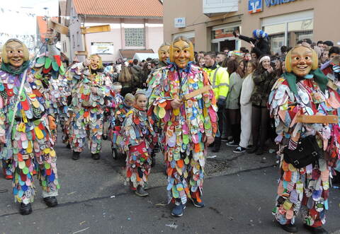 Hästräger in schwäbisch-alemannischer Tradition prägen Ittersbachs Umzug seit Jahrzehnten. Dieses Jahr müssen sie in Karlsbad pausieren.