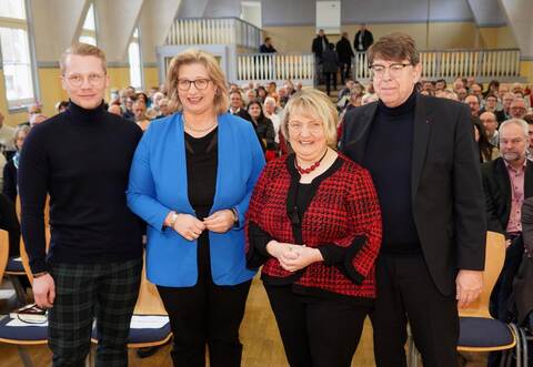 Blicken zuversichtlich ins neue Jahr: Kreisvorsitzender Paul Renner, Saarlands Ministerpräsidentin Anke Rehlinger, Bundestagsabgeordnete Katja Mast und Martin Müller als Beisitzer für den Kreisbezirk Pforzheim (von links).  Roller