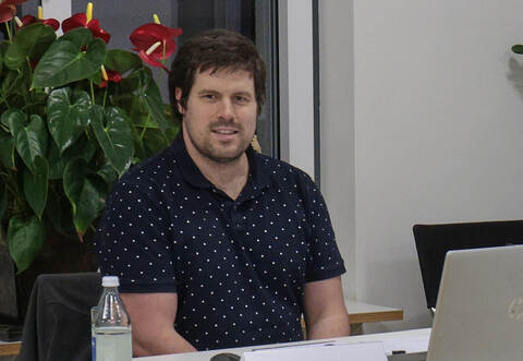 Im Rathaus Neuhausen. In der Verbandsversammlung des Schulverbands Neuhausen stellte sich der neue Geschäftsführer Simon Röderer vor.