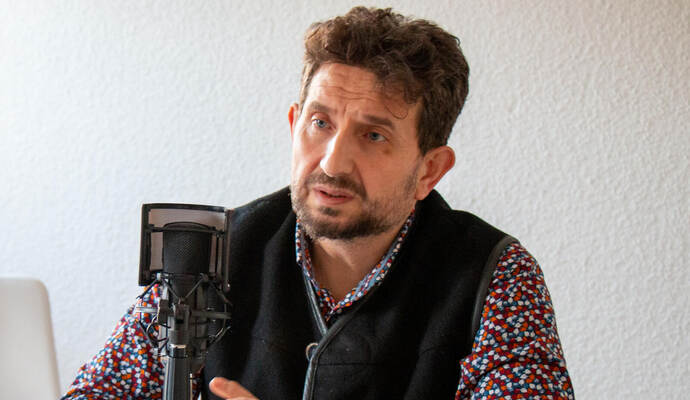 Hasan Ali Özer, in der Türkei geborener Inhaber der Herz-Apotheke in Mühlacker, ist dankbar für die Hilfe für Erdbebenopfer in der Türkei. Foto: Türschmann Hasan Ali Özer, in der Türkei geborener Inhaber der Herz-Apotheke in Mühlacker, ist dankbar für die Hilfe für Erdbebenopfer in der Türkei. Foto: Türschmann