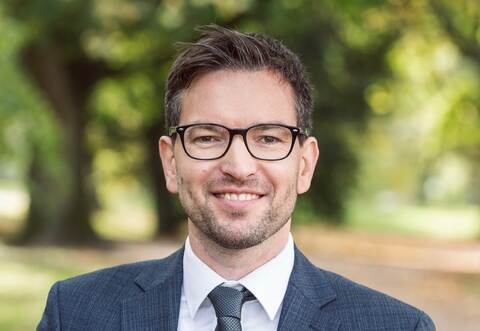 Der gelernte Verwaltungswirt Björn Kornmüller kandidiert für die Bürgermeisterwahl in Karlsbad.