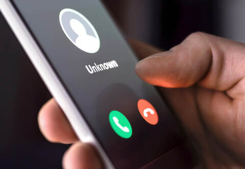 Bei unbekannten Anrufern ist Vorsicht geboten.