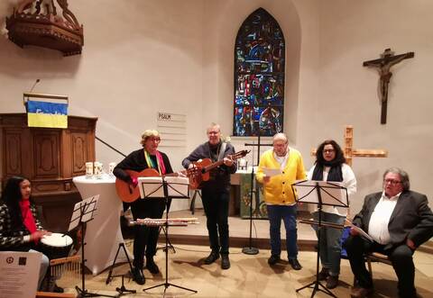 Friedenslieder stehen im Mittelpunkt der Veranstaltung.