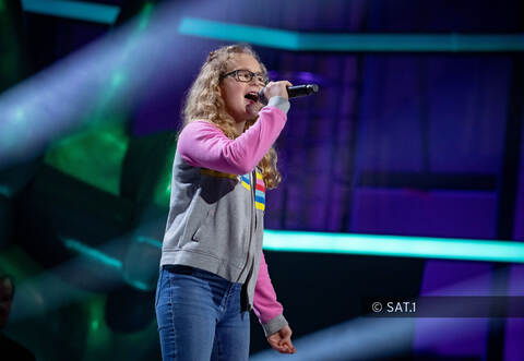 Mia Kühner aus Schmie eroberte Anfang März die Herzen aller Coaches bei den Blind Auditions der Musik Show The Voice Kids.