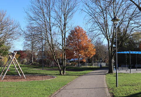 Durch den Spielplatz in der Talaue Illingen verläuft ein Radweg des Enzkreises. Dort soll es zu gefährlichen Situationen kommen.