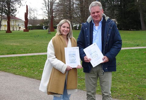 Cassandra Heiß und Ulrich Döbereiner mit der Prädikatsbestätigung.