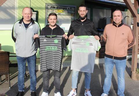 Freuen sich auf die Zusemmenarbeit beim FSV Eisingen: Vorsitzender Uwe Elsäßer, Anthony Le Falher (zukünftiger Trainer), Stefano Guagnano (zukünftiger Co-Trainer) und Spielausschuss-Vorsitzender Heiko Fröhle (von rechts).