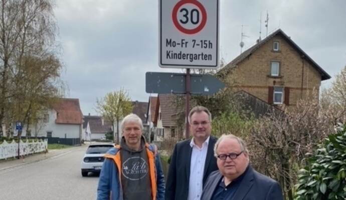 Lokaltermin in Kleinvillars: Martin Reinhardt, Bernd Vogt und Günter Bächle (von links).