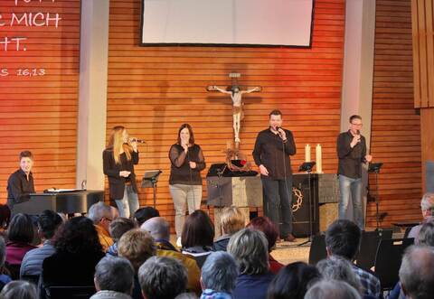 Mit einem Konzert zur Passion kommen Timo Böcking, Anni Barth, Eva Schäfer, Björn Bergs und Jan Primke (von links) nach Remchingen.