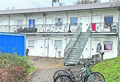 Wie hier in der Wiernsheimer Lindenstraße soll bald auch auf dem Friedhofsparkplatz in Pinache eine Wohncontaineranlage entstehen.  Hepfer