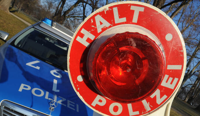 Stark alkoholisiert wurde ein Autofahrer in Eisingen von der Polizei gestoppt. Polizei