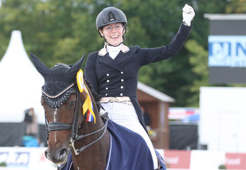 Karen Welz vom Pforzheimer Reiterverein wird am Samstagabend besonders geehrt: Ihr wird das Goldene Reitabzeichen verliehen.