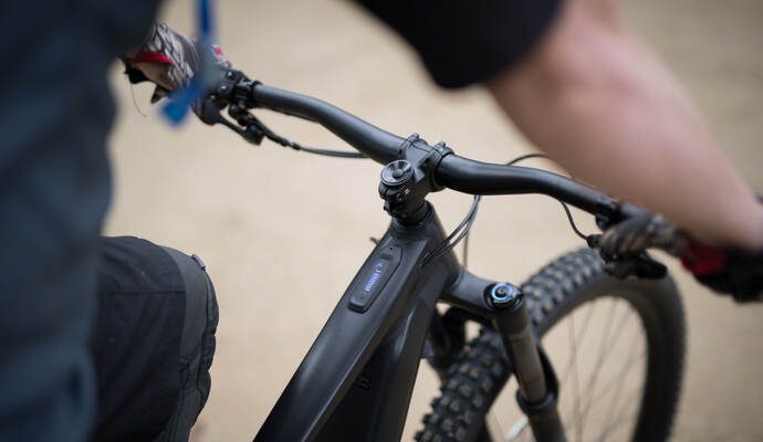 Weil er betrunken mit seinem E-Bike stürzte, verletzte sich ein Fahrradfahrer in Wilferdingen leicht.