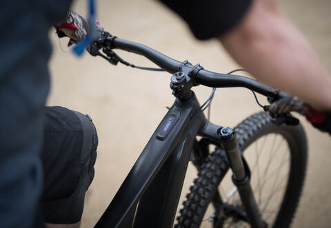 Weil er betrunken mit seinem E-Bike stürzte, verletzte sich ein Fahrradfahrer in Wilferdingen leicht.