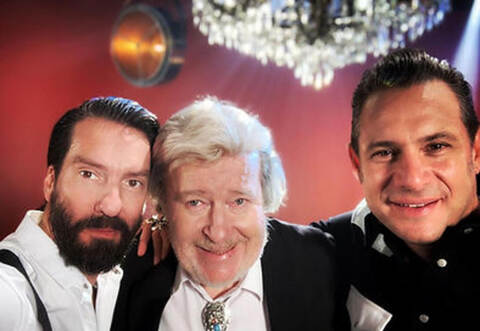 Monty Bürkle (Mitte) wurde 2019 bei der Show „The Voice Senior“ bekannt – hier mit den Juroren Alec Völkel (links) und Sascha Vollmer von BossHoss.