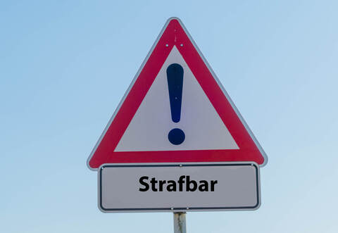 In Maulbronn hat ein Verkehrsrowdy mit seinem Auto einen Mann leicht verletzt.