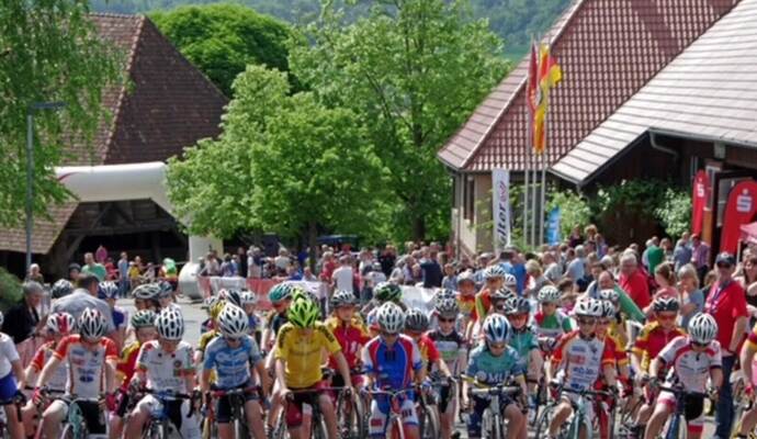 Der RSV Schwalbe Ellmendingen veranstaltet am Sonntag wieder sein Traditionsrennen „Rund um Keltern“. Der RSV Schwalbe Ellmendingen veranstaltet am Sonntag wieder sein Traditionsrennen „Rund um Keltern“.