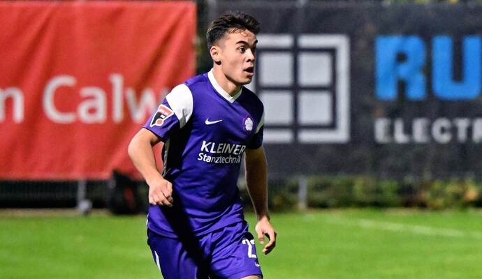 William Heers verlängert beim FC Nöttingen.