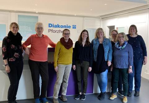 Freuen sich über die Vernetzung mit der Fachstelle häusliche Gewalt: (von links) Anna Wollmann (Vertrauensperson der Frauen beauftragten der Lebenshilfe Pforzheim Enzkreis), Claudia Grau (stellvertretende Frauenbeauftragte der Lebenshilfe), Nina Paegel (Frauenbeauftragte der Lebenshilfe), Anne Marie Rouvière-Petruzzi (Inklusionsbeauftragte Enzkreis), Tanja Göldner (Leiterin des ökumenischen Frauenhauses und der Fachstelle häusliche Gewalt), Stella Martjan (Frauenbeauftragte des Auenhofs), Martina Ilg (Vertrauensperson der Frauenbeauftragten des Auenhofs), Elke Leuschner (Fachstelle häusliche Gewalt).