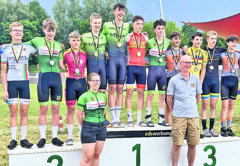 RSV-Radsportler Marvin Witt (Dritter von links) wurde mit dem Team Baden II baden-württembergischer Vizemeister in der Mannschaftsverfolgung.