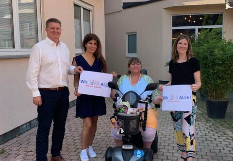 Ispringer Bürgermeister Thomas Zeilmeiler, Sozialdezernetin des Enzkreises Katja Kreeb, neue Inklusionsvermittlerin Cordula Roller und Beauftragte des Enzkreises für die Belange von Menschen mit Behinderungen Anne Marie Rouvière-Petruzzi (von links) haben sich dem Thema Inklusion in Ispringen angenommen.
