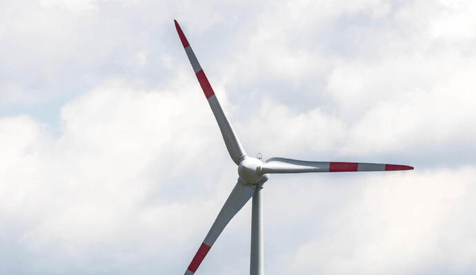 Überrascht zeigten sich die Kreisräte der Grünen über das relativ geringe Lärmaufkommen der Rotoren im Windpark Straubenhardt. Überrascht zeigten sich die Kreisräte der Grünen über das relativ geringe Lärmaufkommen der Rotoren im Windpark Straubenhardt.