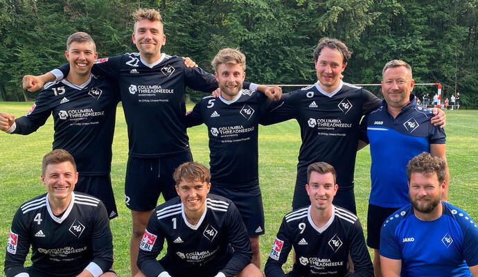 Mit zwei Siegen haben die Faustballer des TV Waldrennach die Tabellenführung in der 2. Bundesliga gefestigt.