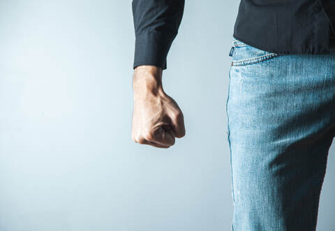 Eine Faust hat ein Gast in Remchingen zu spüren bekommen.
