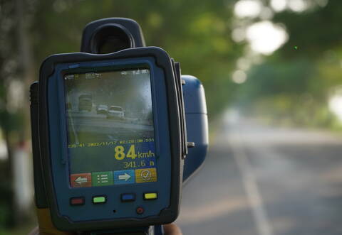 Auf der A8 bei Karlsbad hat die Polizei Geschwindigkeitsmessungen durchgeführt.