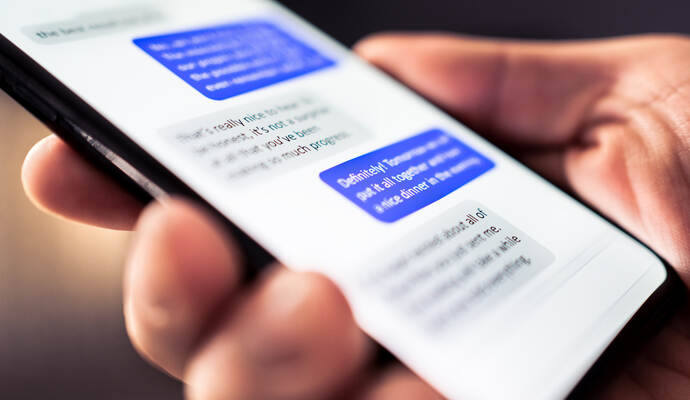 Eine Person aus Tiefenbronn wurde Opfer einer Betrugsmasche über einen Messenger-Dienst.