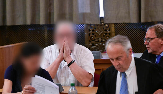 Sechsjährige Tochter musste Sex filmen - Paar vor Gericht