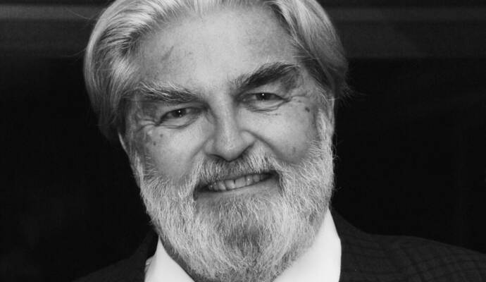 Im Alter von 82 Jahren stirbt Jochen Peter Winkelstroeter.