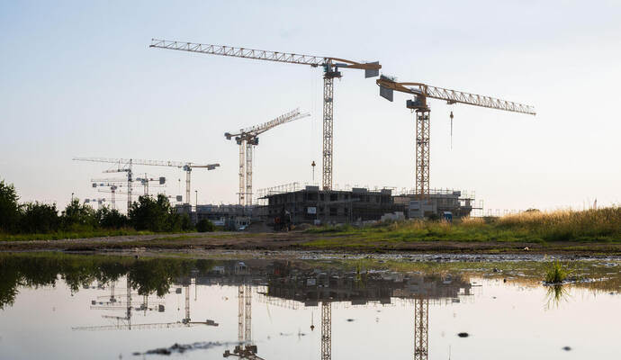 Kein Baugebiet mehr ohne Umweltprüfung - das sagt das Bundesverwaltungsgericht und schiebt dem Schnellverfahren einen Riegel vor. Foto: picture alliance/dpa/Julian Stratenschulte Neubaugebiet Kronsrode in Hannover