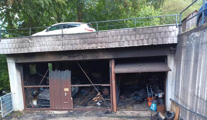 So präsentiert sich die Garage in der Laienbergstraße in Bad Wildbad am Mittag nach dem Brand. So präsentiert sich die Garage in der Laienbergstraße in Bad Wildbad am Mittag nach dem Brand.