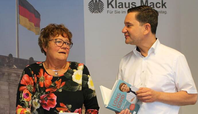 Renate Keilbach und Klaus Mack tauschen sich über vielen Folgen von Long-Covid aus. Renate Keilbach und Klaus Mack tauschen sich über vielen Folgen von Long-Covid aus.