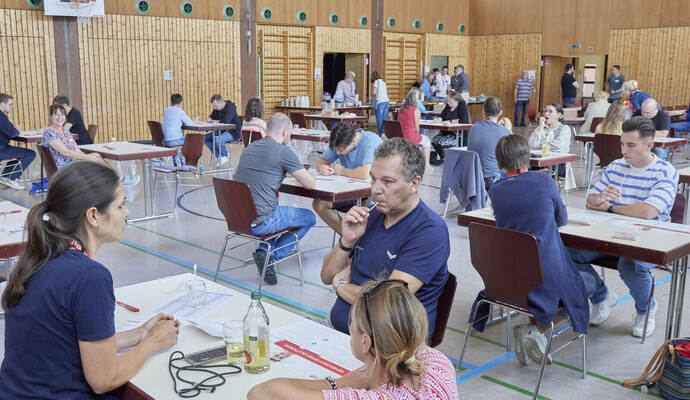 Groß ist die Hilfsbereitschaft bei der DKMS-Aktion in der Hohenwarter Mehrzweckhalle. Groß ist die Hilfsbereitschaft bei der DKMS-Aktion in der Hohenwarter Mehrzweckhalle.
