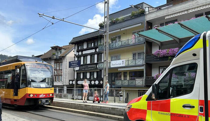 Zu einem Notarzteinsatz ist es am Montagmittag in Bad Wildbad gekommen. Zu einem Notarzteinsatz ist es am Montagmittag in Bad Wildbad gekommen.