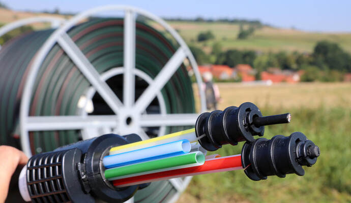 Breitbandausbau: Drei von fünf Abschnitten in Serres sind fertiggestellt. Die Arbeiten sollen in Pinache weitergehen. Jörg Lantelme – stock.adobe.com Breitbandausbau: Drei von fünf Abschnitten in Serres sind fertiggestellt. Die Arbeiten sollen in Pinache weitergehen. Jörg Lantelme – stock.adobe.com