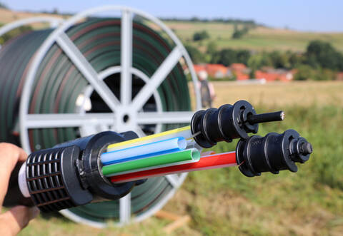 Breitbandausbau: Drei von fünf Abschnitten in Serres sind fertiggestellt. Die Arbeiten sollen in Pinache weitergehen. Jörg Lantelme – stock.adobe.com