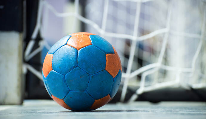 Гандбол Университет - Лада