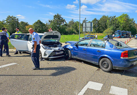 Mutmaßlich beim Linksabbiegen kam es zu dem Zusammenstoß.
