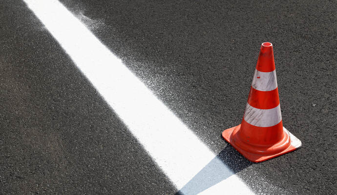 Auf der A8 werden am Wochenende zwischen Karlsbad und Pforzheim-West die Fahrbahnmarkierungen erneuter. Auf der A8 werden am Wochenende zwischen Karlsbad und Pforzheim-West die Fahrbahnmarkierungen erneuter.