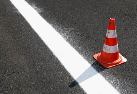 Auf der A8 werden am Wochenende zwischen Karlsbad und Pforzheim-West die Fahrbahnmarkierungen erneuter.