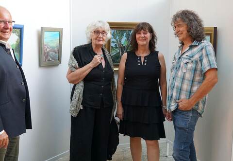 Bürgermeister Winfried Abicht (von links) bei der Eröffnung mit Sigrid Baumgärtner, Andrea Eisenhardt und Georg Volkmann.