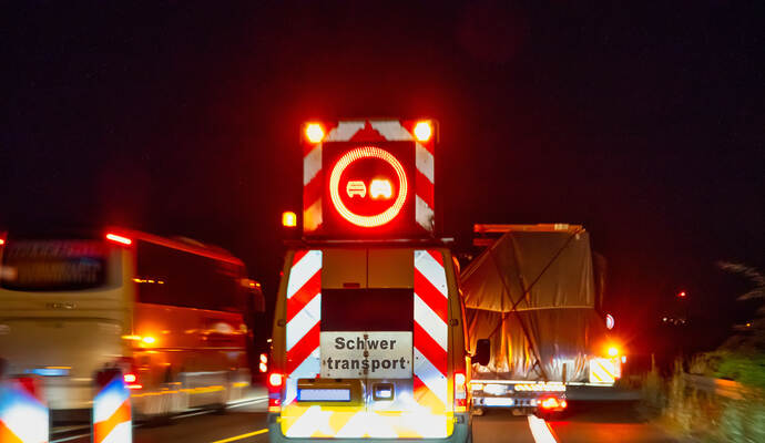 Für einen Schwertransport müssen die Bundesstraße 294 bei Neuenbürg und die Kreisstraße 4581 zwischen Neuenbürg und Waldrennach vom 25. September bis Ende November immer wieder voll gesperrt werden.
